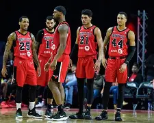 haha体育十年运营-芝加哥公牛今晚回应争议，志在社区盾名次提升，悬念犹存，临场指挥获称赞