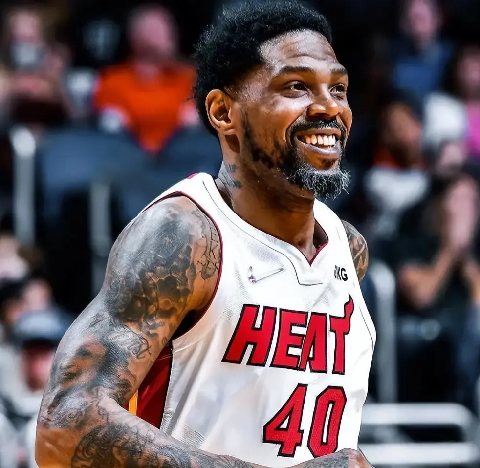 haha体育官网-泽连斯基与一只耳争吵原因