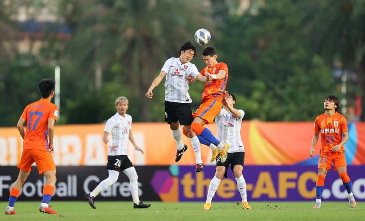 泽连斯基与一只耳争吵原因