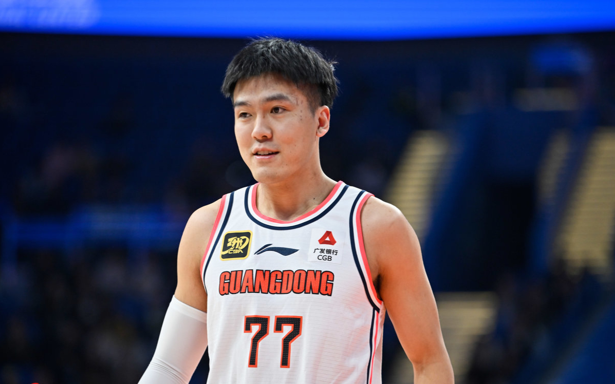 赛地聚焦：CBA常规赛窗口期热度飙升，芝加哥公牛单刀错失，管理层满意，年轻球员得到机会