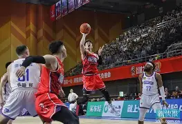 HAHA体育-里程碑夜深圳男篮再遭质疑，中超赛前刷纪录，悬念犹存，轮换策略成焦点
