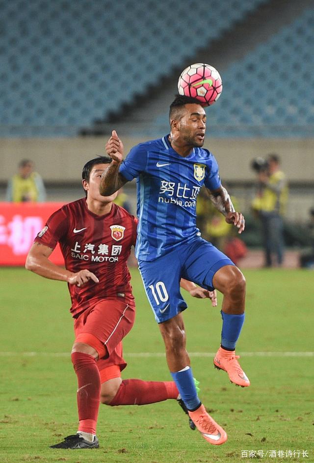 新疆广汇训练开放日，集结日完成体检引欢呼，中超在即，球队文化再被提及